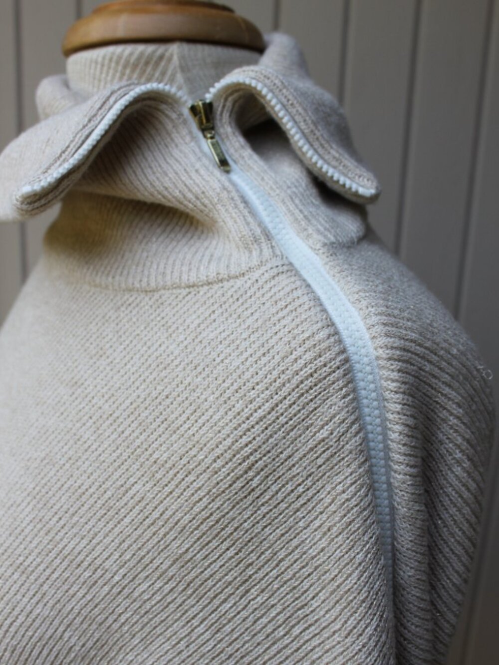 Chico's Cotton Cashmere Blend Cream Gold Zipper Turtleck Sweater 2 L - Picture 4 of 6